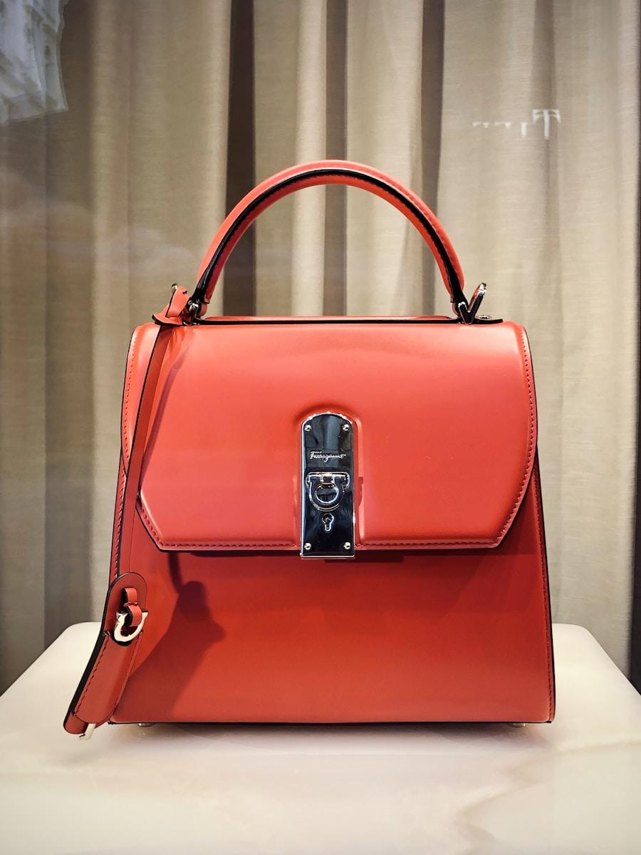 The structured Ife carryall bag in deep burgundy